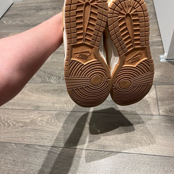 Nike Dunk size 6.5 color Harvest Moon - Picture 2 of 4